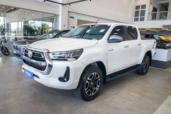 TOYOTA HILUX 2.8 D-4D TURBO DIESEL CD SRX 4X4 AUTOMÁTICO